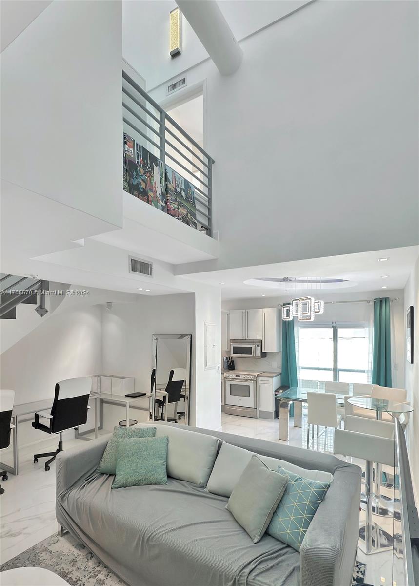 734 Michigan Ave, Miami Beach, Florida image 28