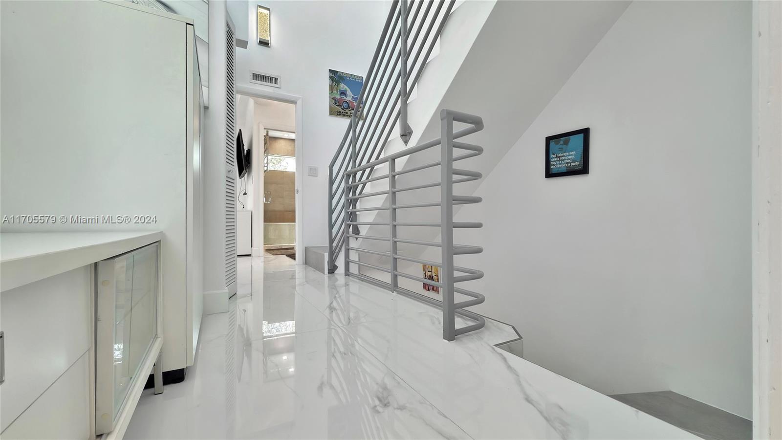 734 Michigan Ave, Miami Beach, Florida image 30