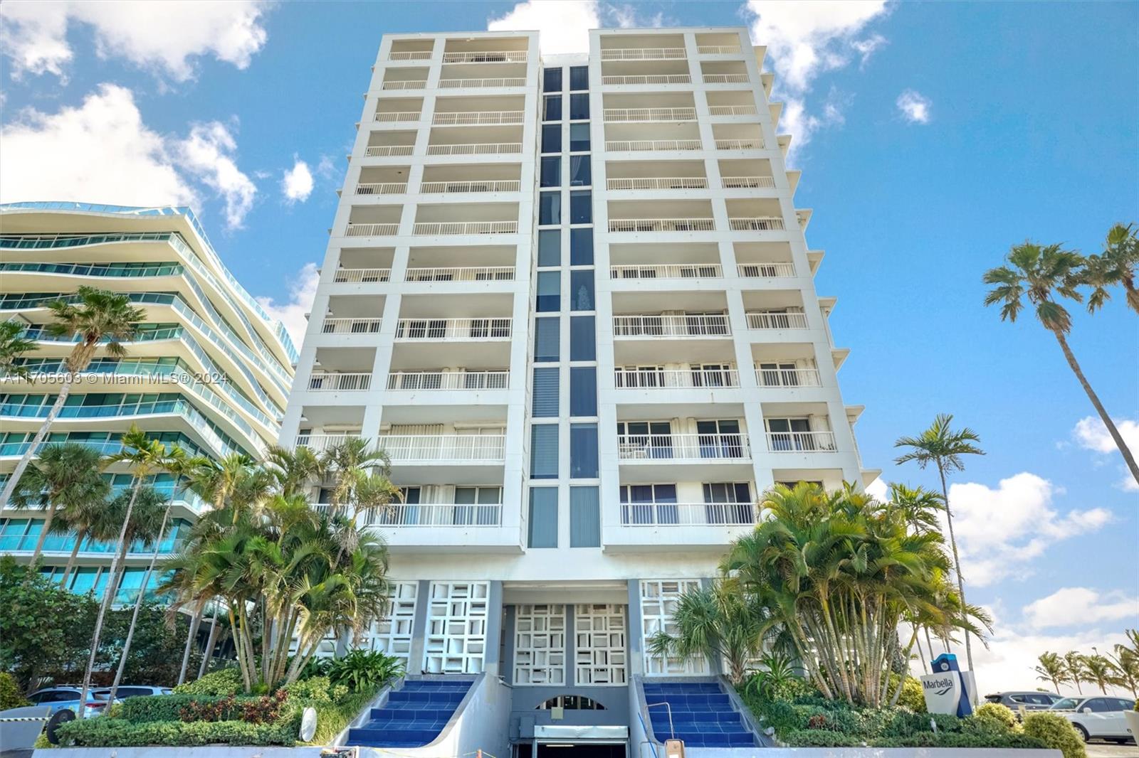 OCEANFRONT CORNER 3 BEDROOMS, 2 FULL BATHS PLUS HALF BATHROOM!!!FURNISHED!!!MARBLE FLOORS TROUGH OUT, 1,863 SQ FT.
BUILDING HAS GYM, POOL, 24 HOURS SECURITY,PARTY ROOM, ON SITE MANAGEMENT, CALL LISTING AGENT