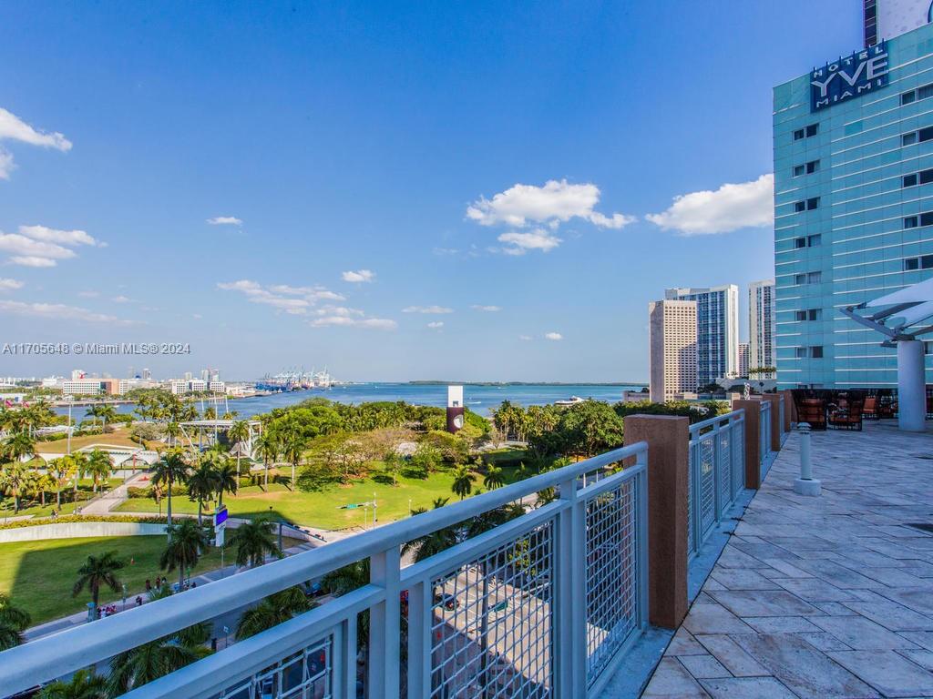 244 Biscayne Blvd #2202, Miami FL 33132
