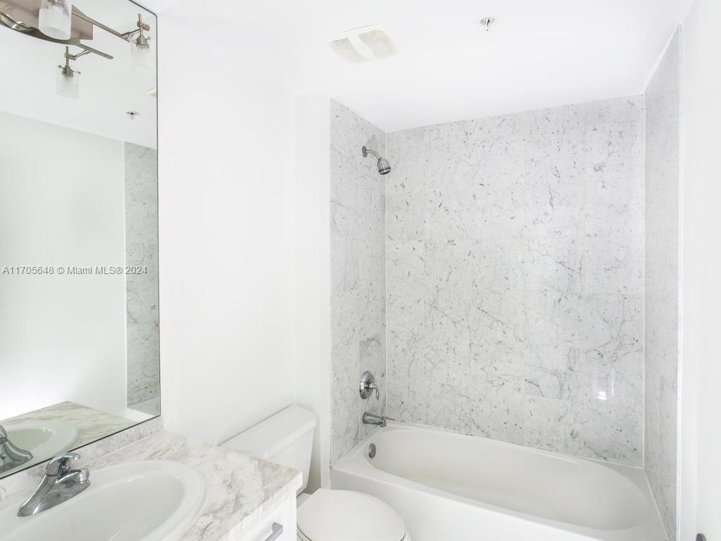 244 Biscayne Blvd #2202, Miami FL 33132