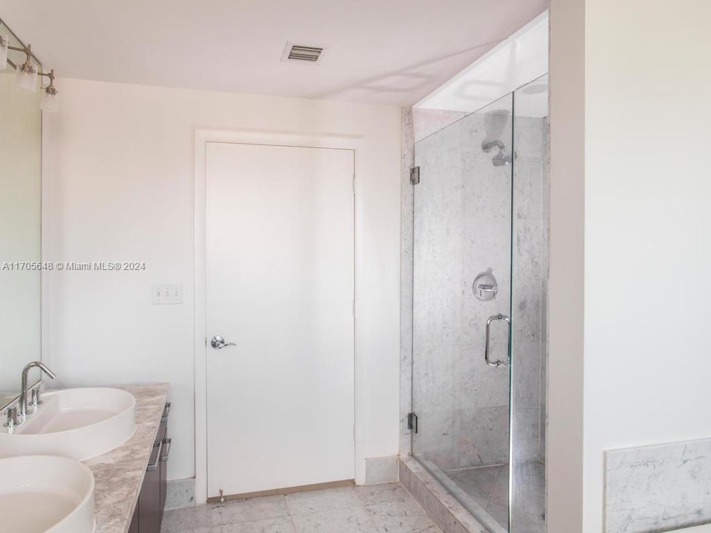 244 Biscayne Blvd #2202, Miami FL 33132