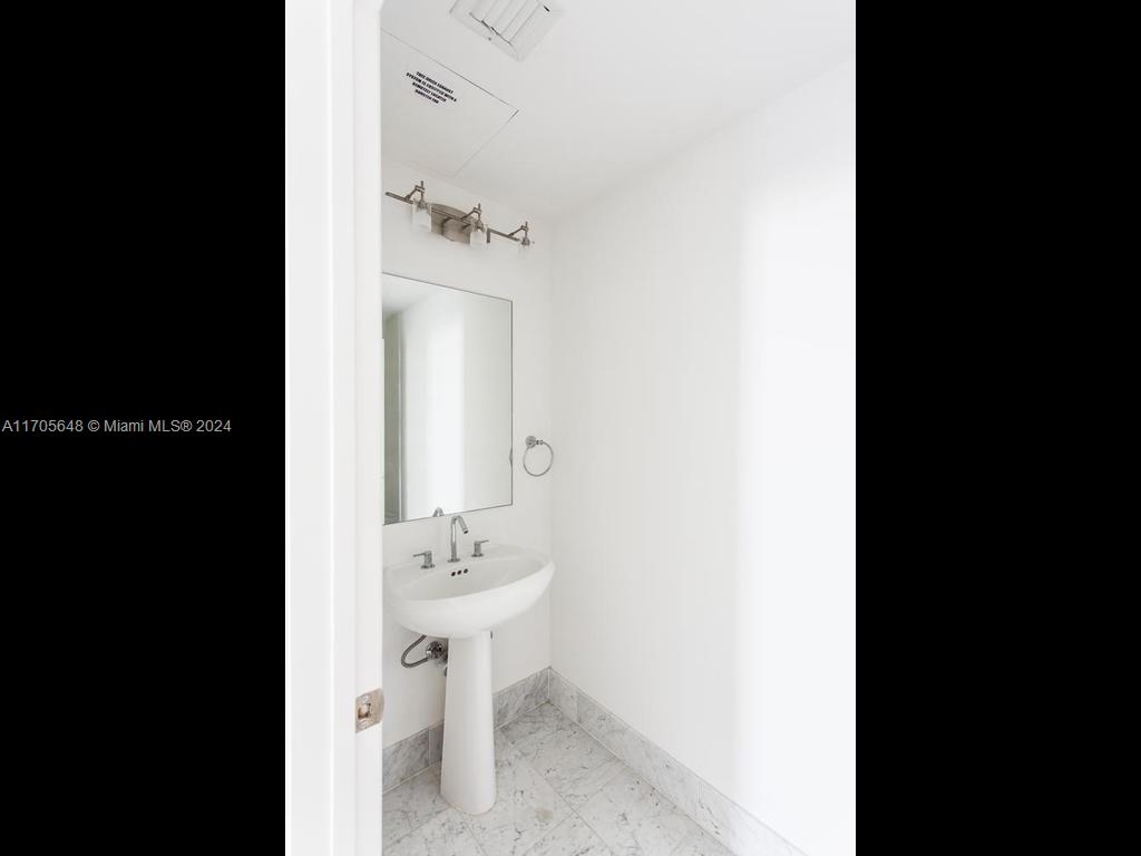 244 Biscayne Blvd #2202, Miami FL 33132