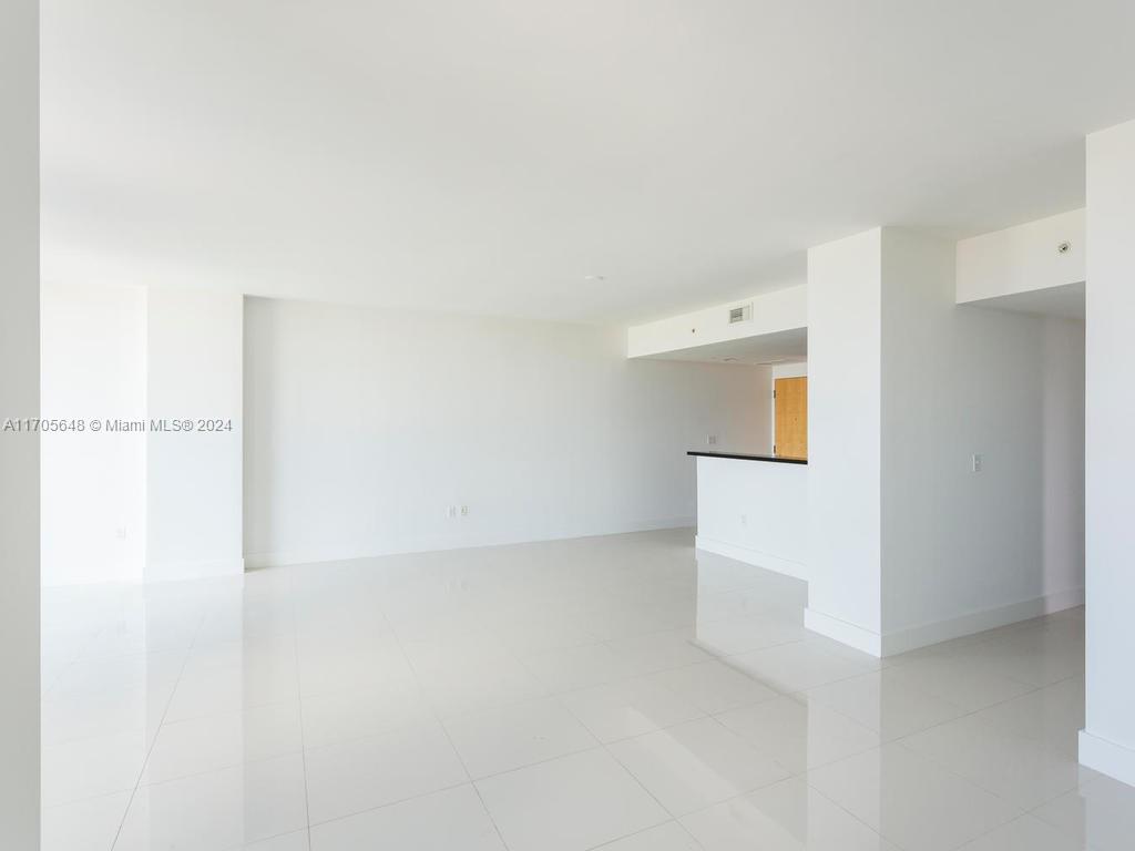 244 Biscayne Blvd #2202, Miami FL 33132