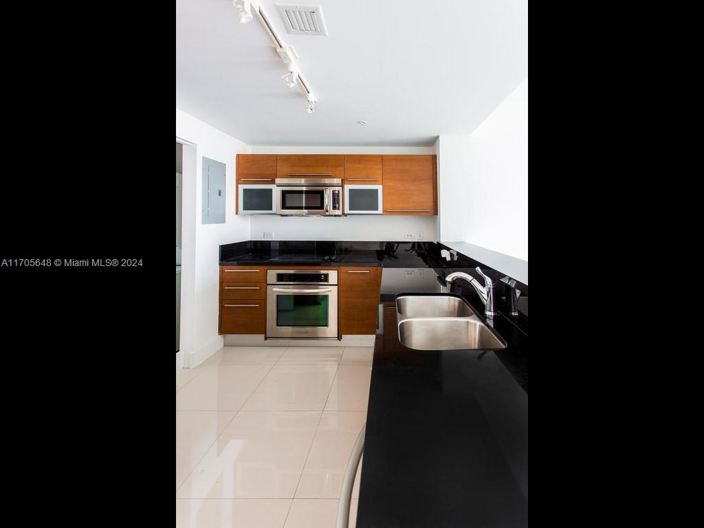 244 Biscayne Blvd #2202, Miami FL 33132