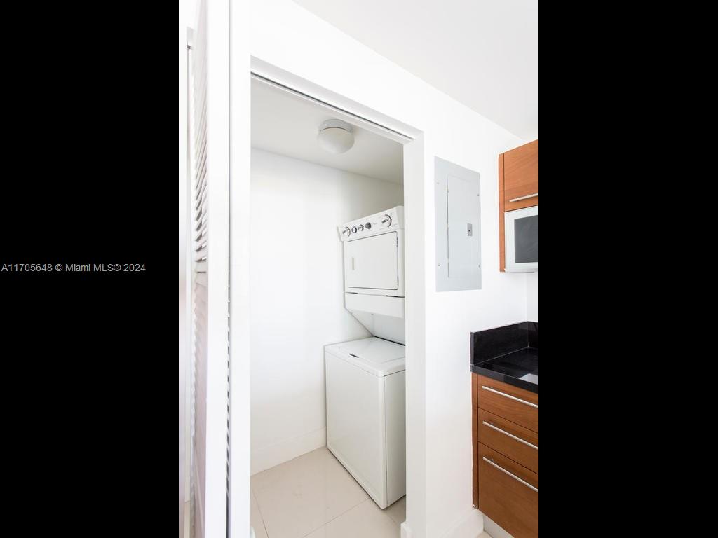 244 Biscayne Blvd #2202, Miami FL 33132