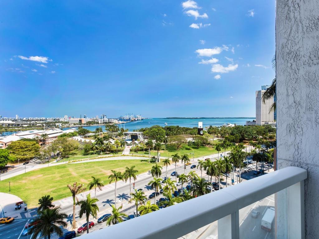 244 Biscayne Blvd #2202, Miami FL 33132