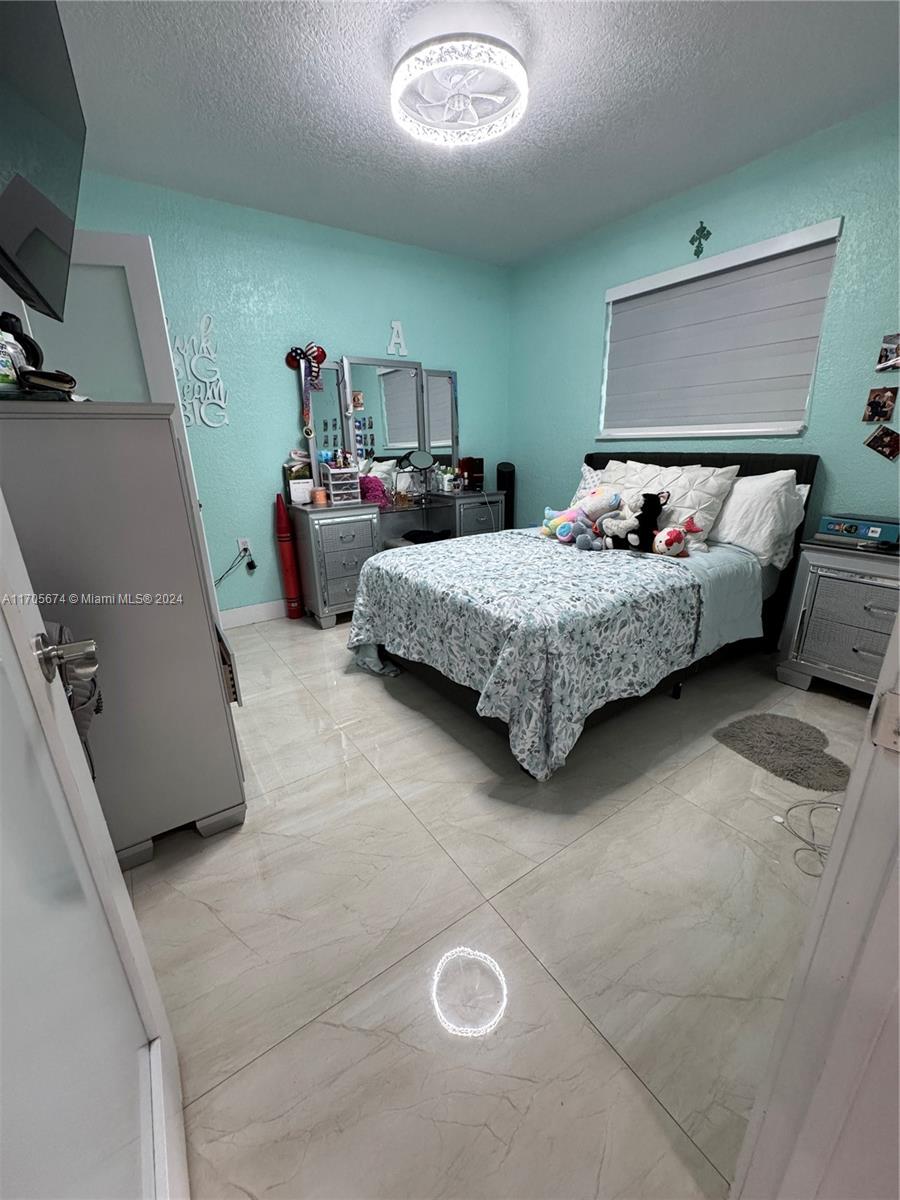 720 W 71st Pl, Hialeah, Florida image 35