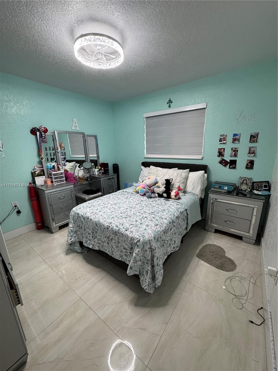 720 W 71st Pl, Hialeah, Florida image 37