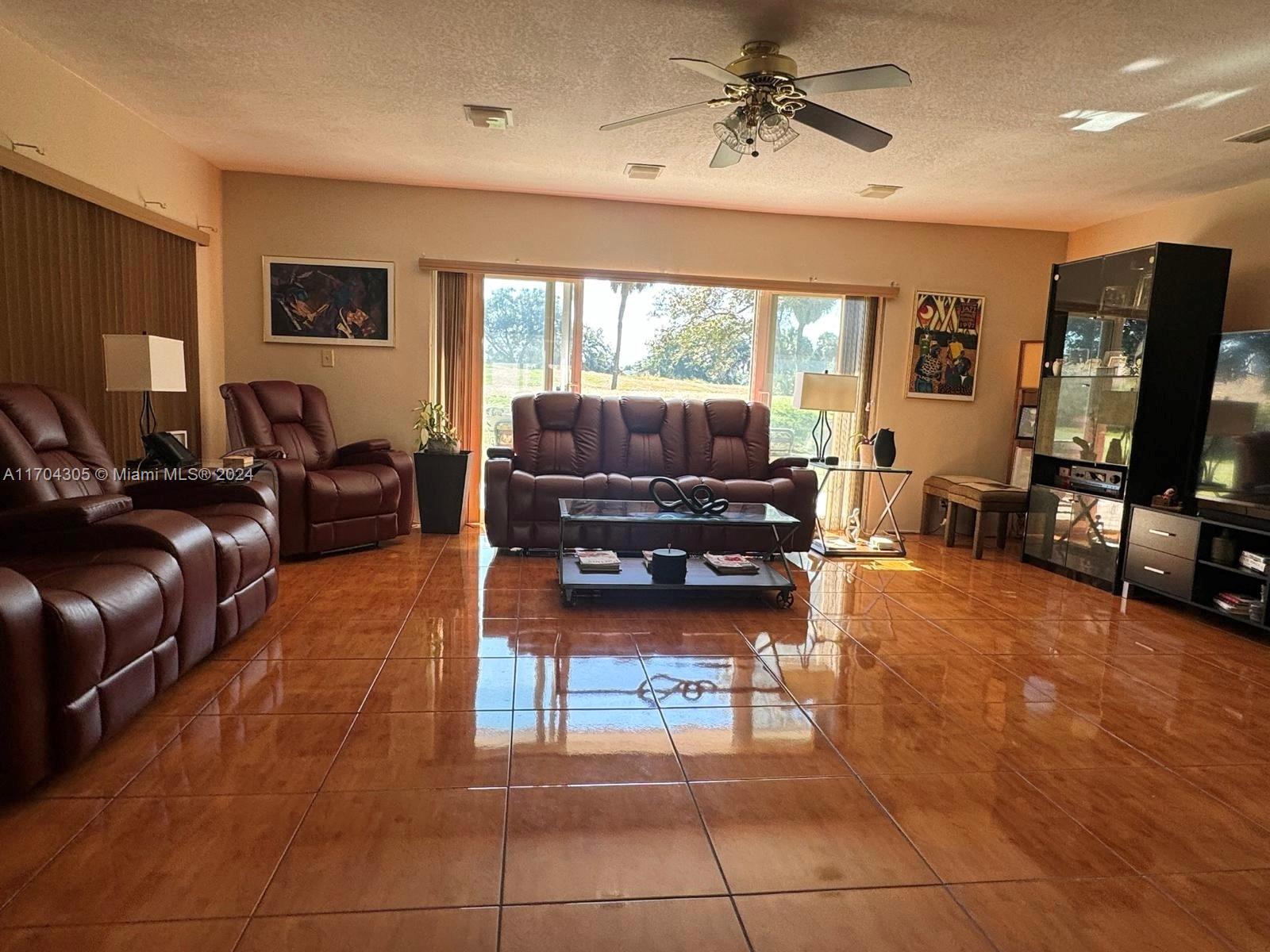 5504 Red Oak Cir, Tamarac, Florida image 9