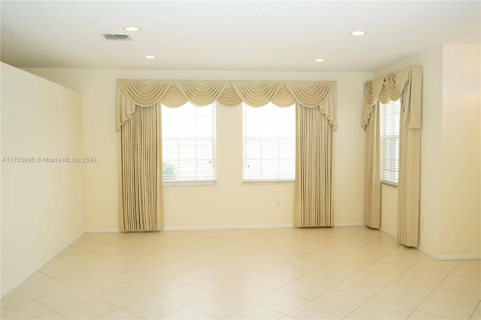 1466 NW 159th Ln, Pembroke Pines, Florida image 10