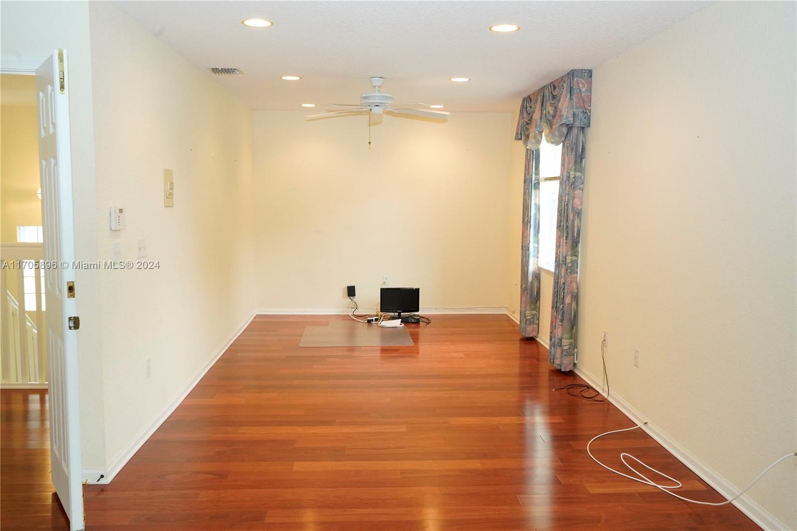 Listing Photo 23