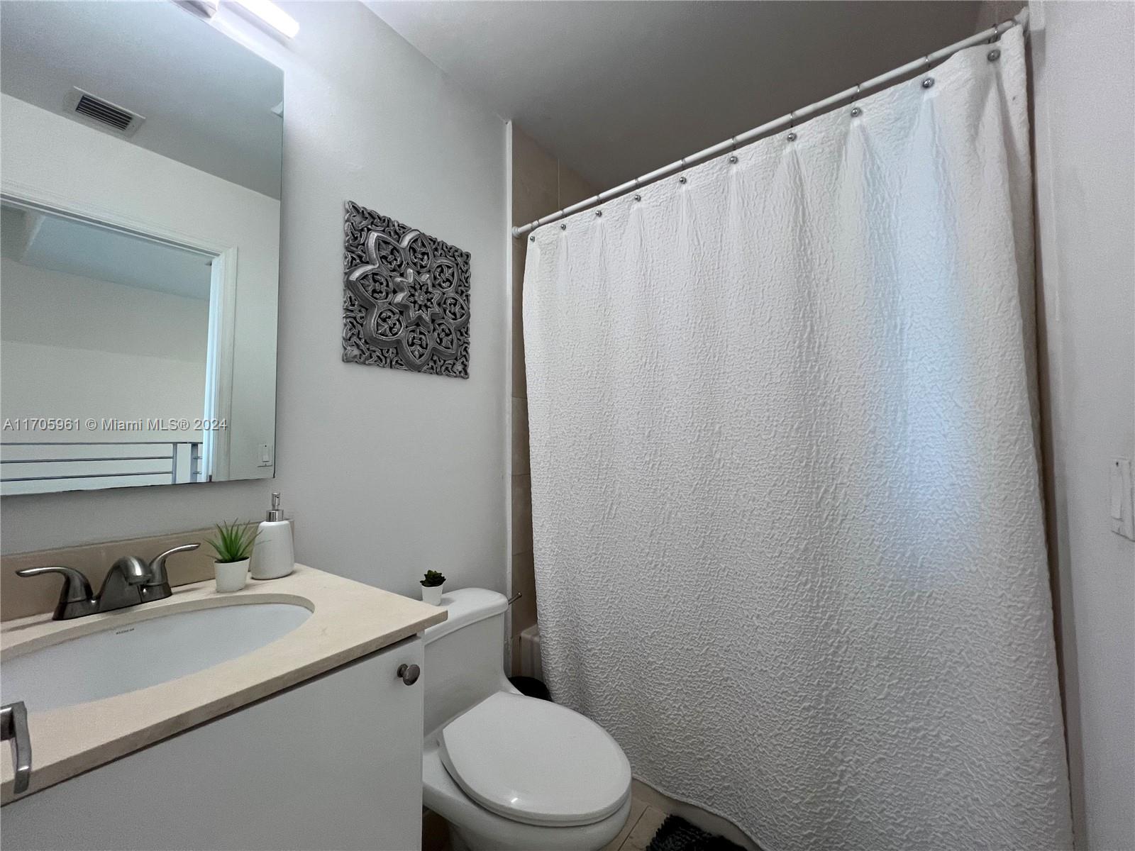 60 SW 13th St #1109, Miami FL 33130