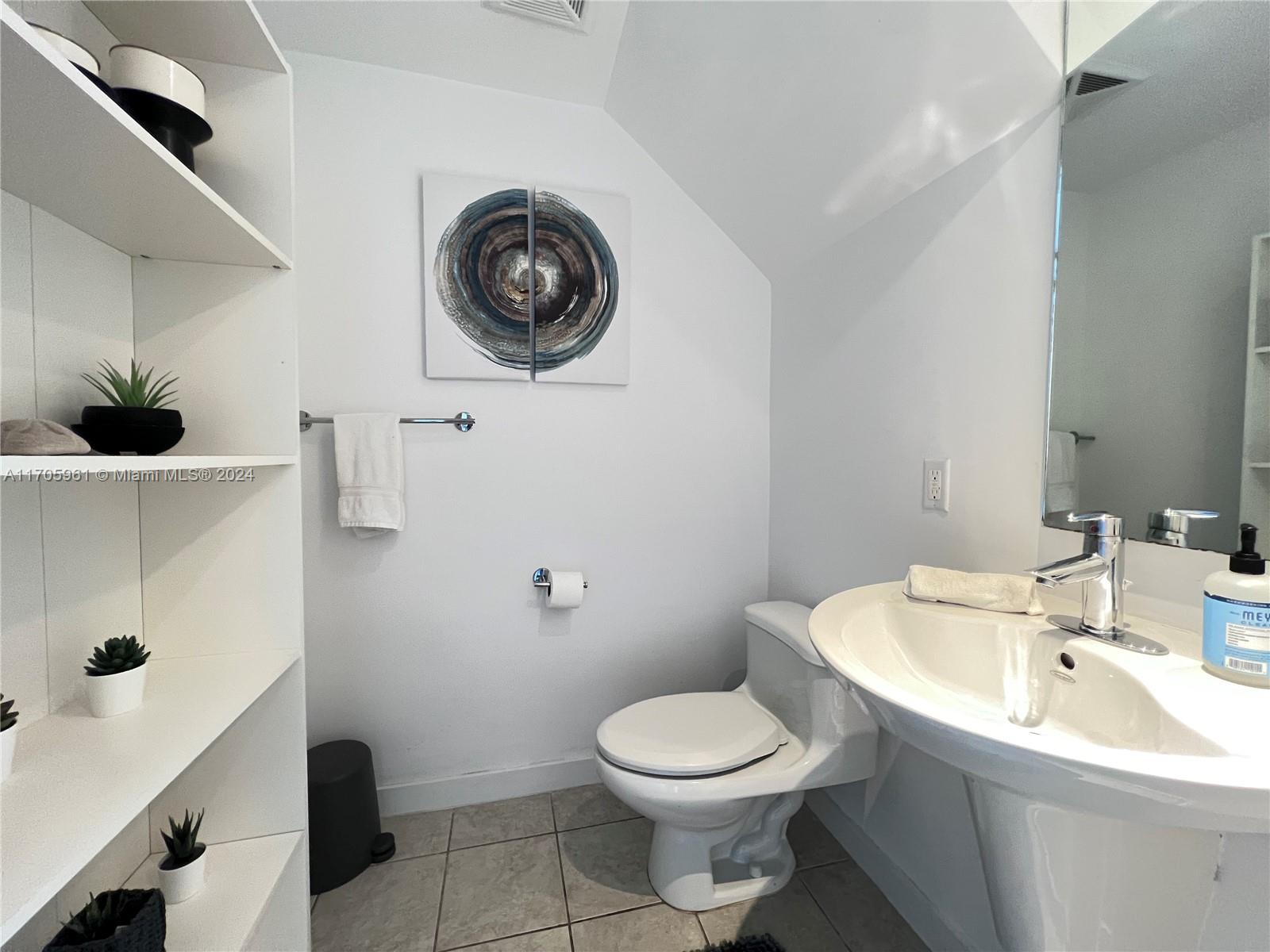 60 SW 13th St #1109, Miami FL 33130