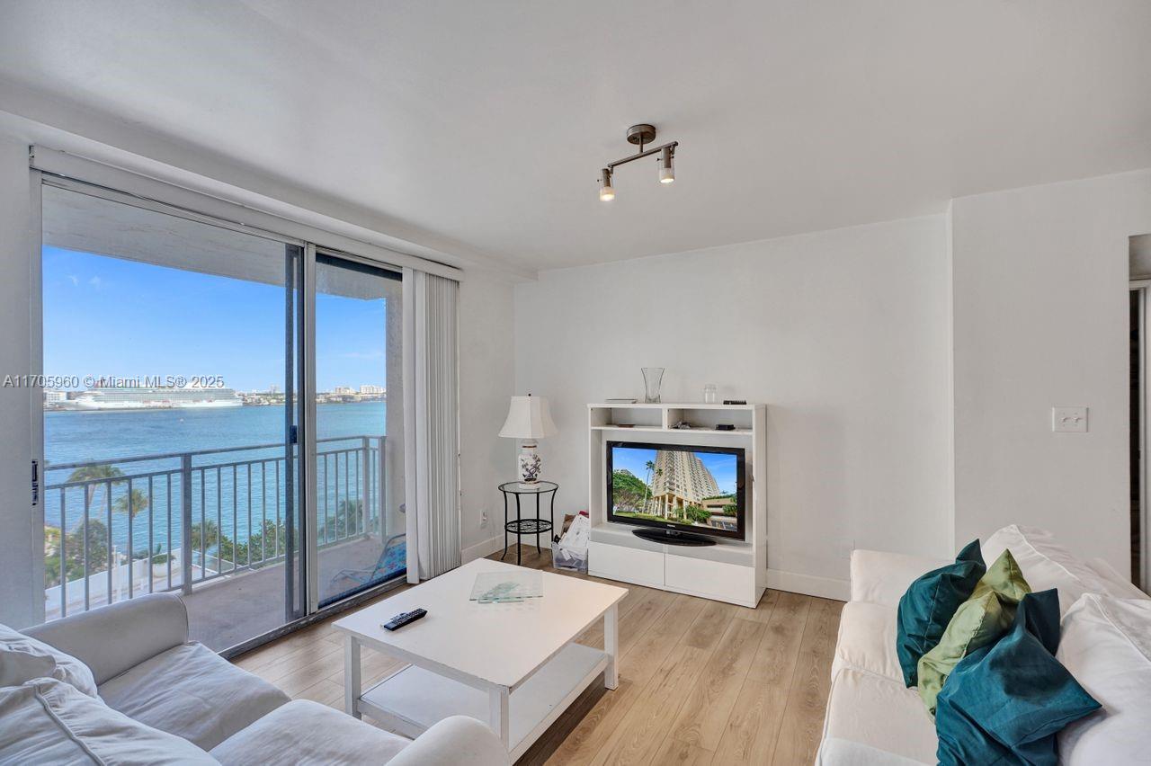 770 Claughton Island Dr #813, Miami FL 33131