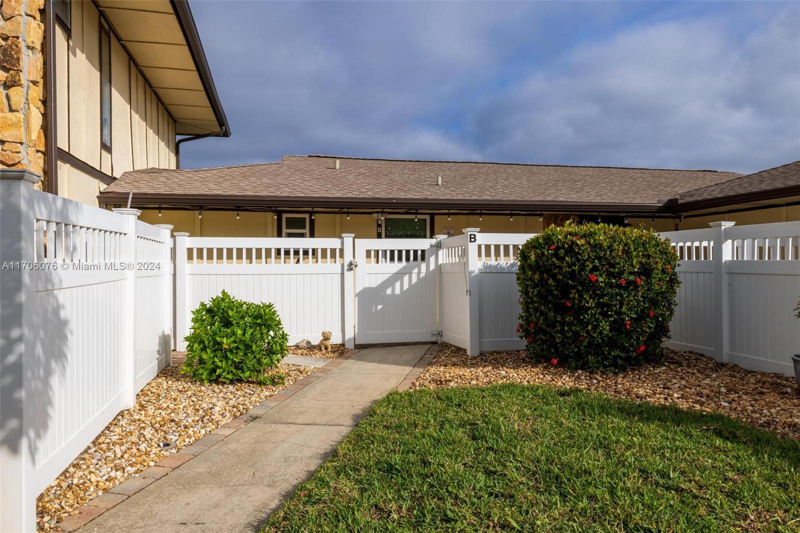 4289 Island Circle #2, Fort Myers, Florida image 4