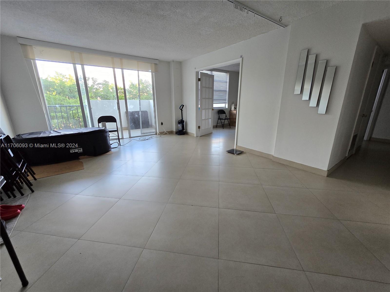 2780 NE 183rd St #409, Aventura, Florida image 2