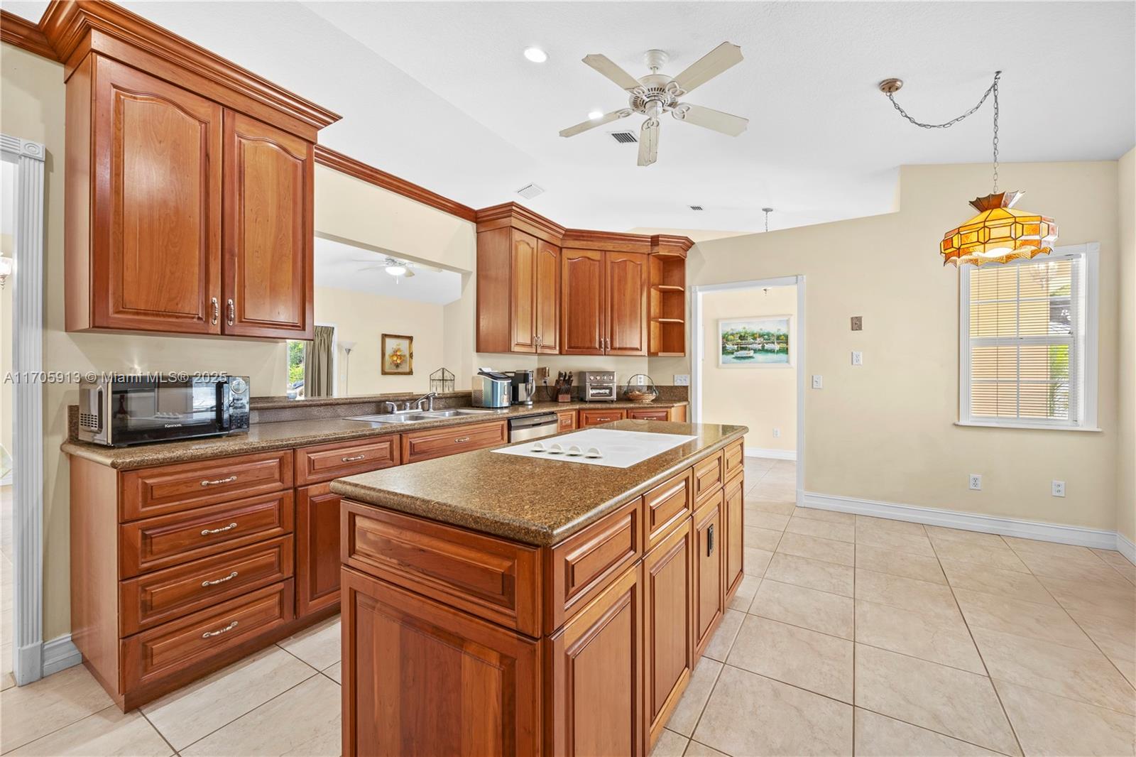 Listing Photo 8