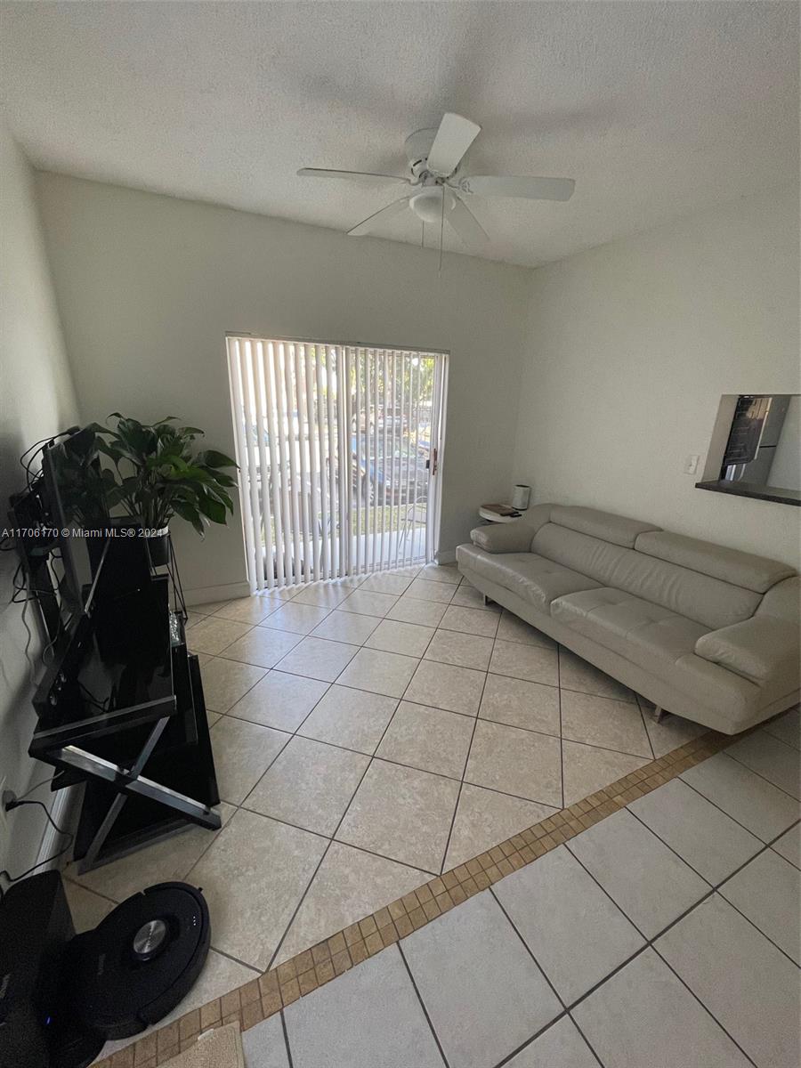 2361 NW 96th Ter #18A, Pembroke Pines, Florida image 2