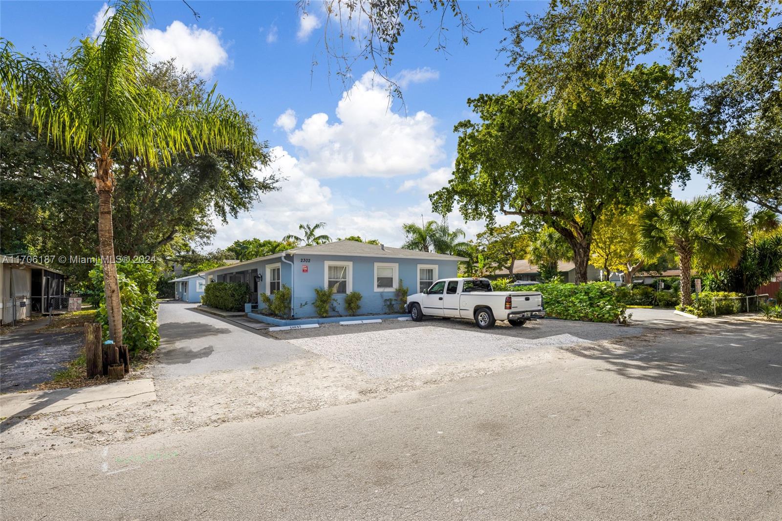 2302 Taylor St, Hollywood, Florida image 2