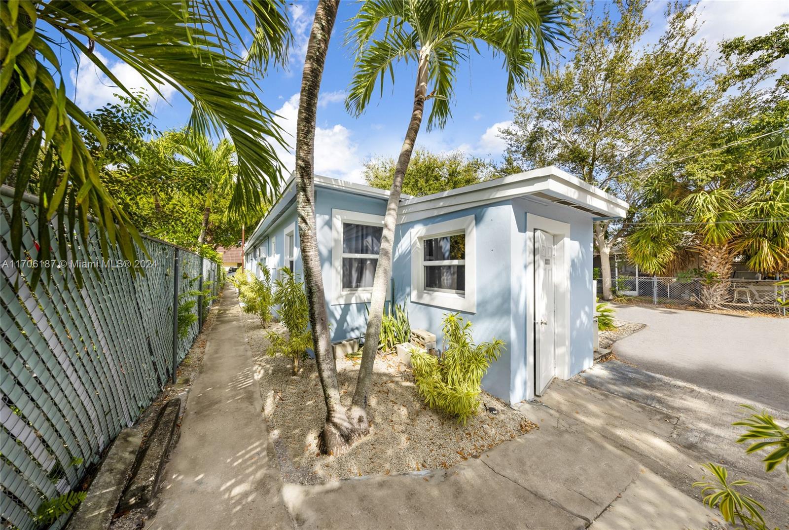 2302 Taylor St, Hollywood, Florida image 31