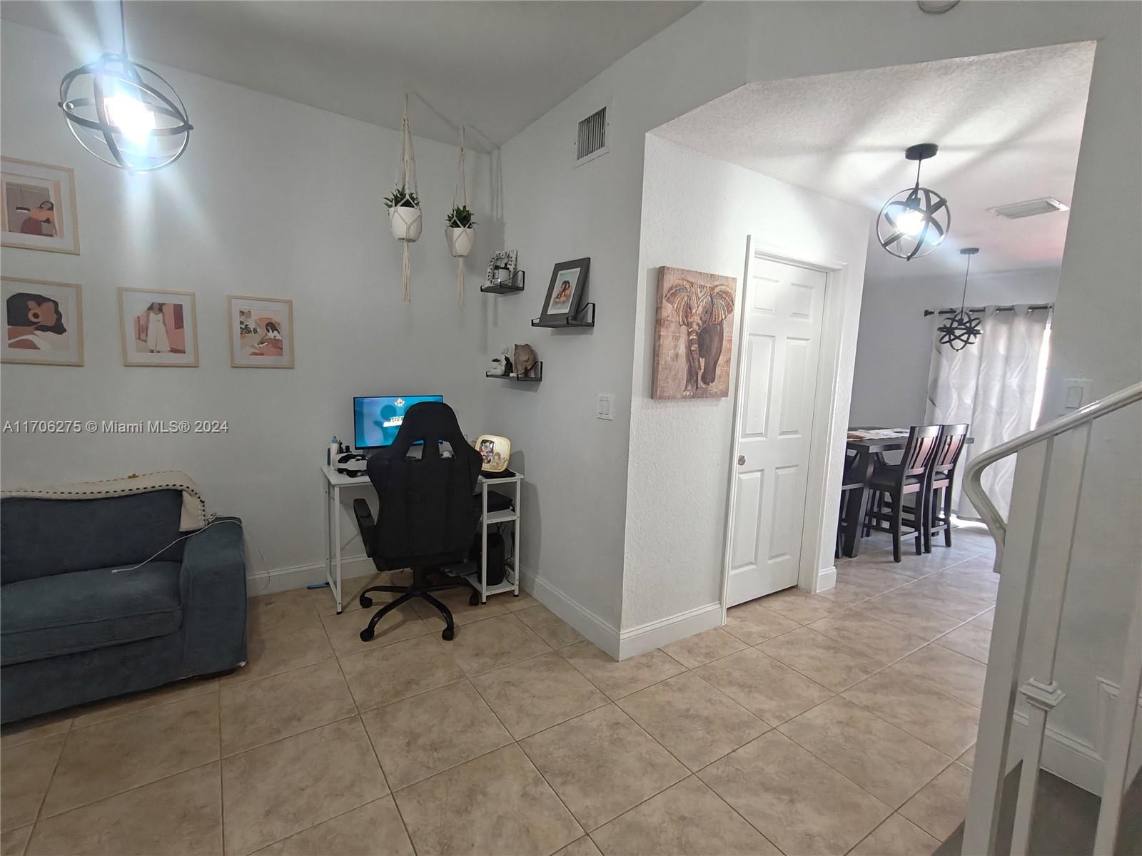 17847 NW 74th Path, Hialeah, Florida image 13