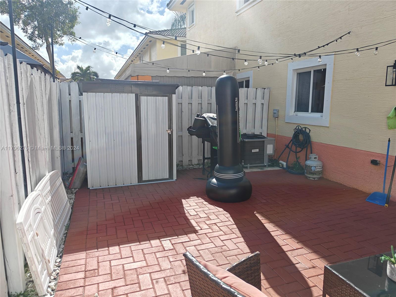 17847 NW 74th Path, Hialeah, Florida image 38