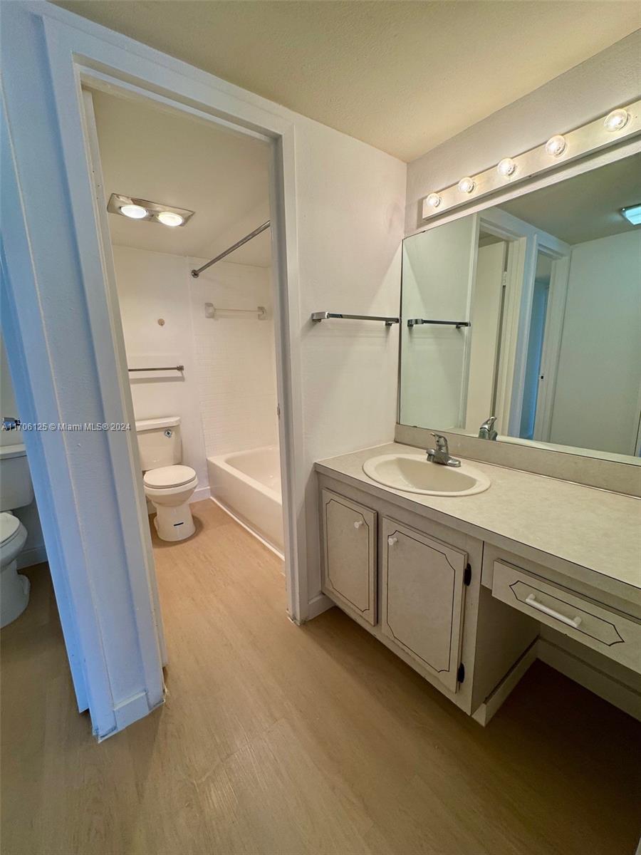 3675 N Country Club Dr #1905, Aventura, Florida image 11