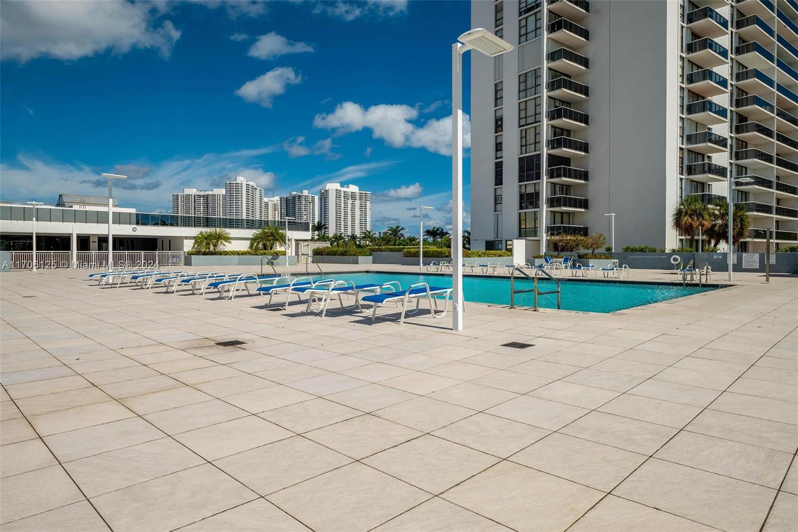 3675 N Country Club Dr #1905, Aventura, Florida image 27