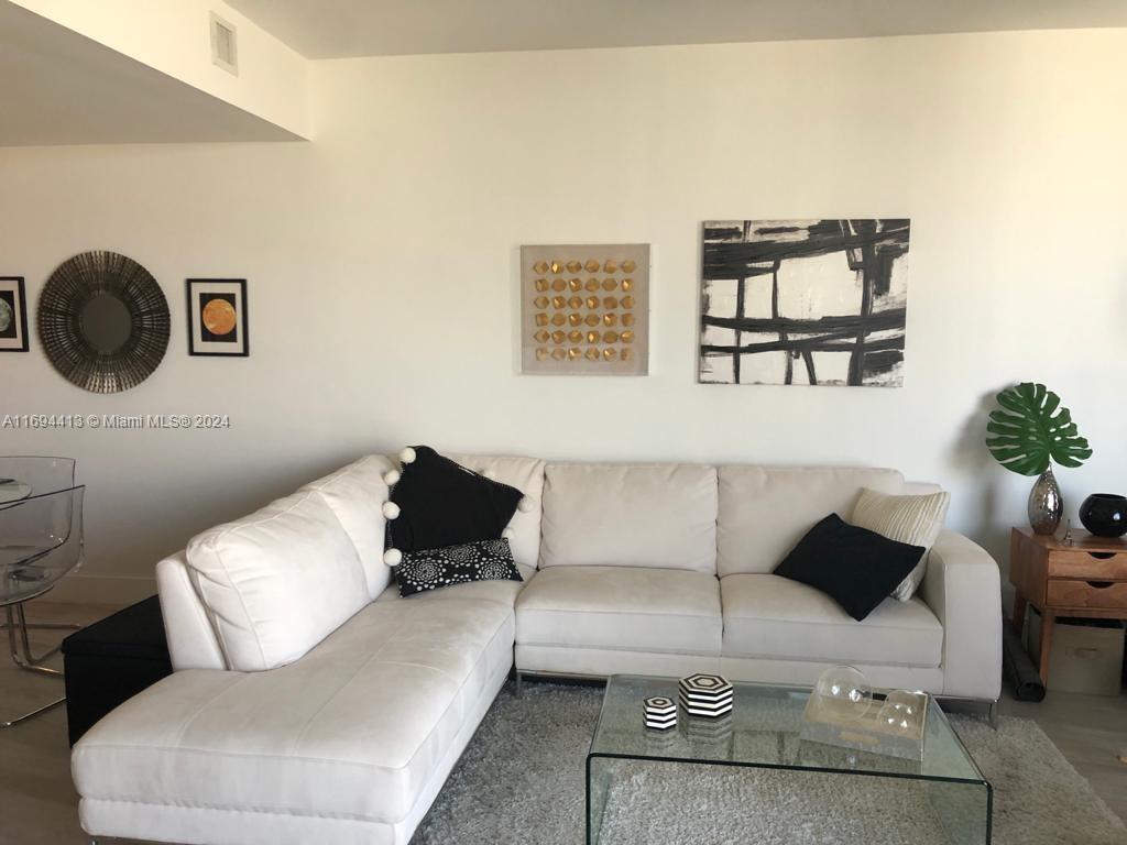 121 NE 34th St #2514, Miami FL 33137