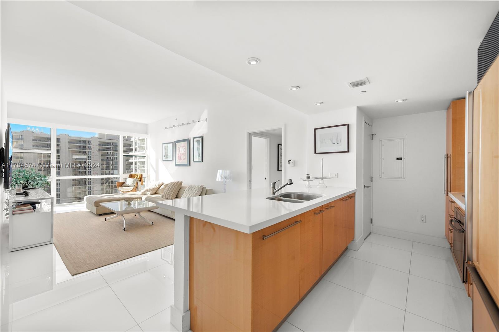 6801 Collins Ave #PH07(Door PH12), Miami Beach FL 33141