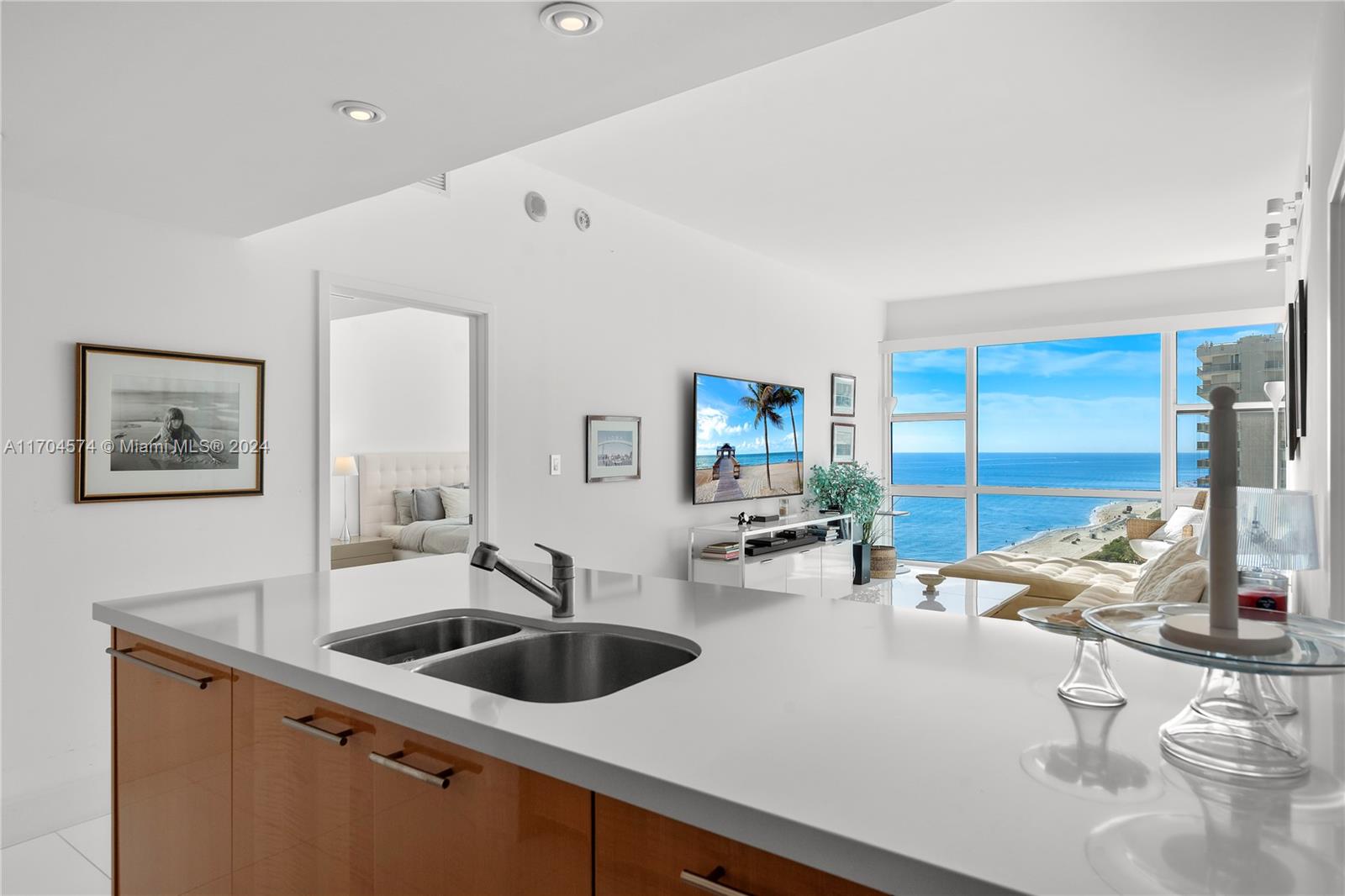 6801 Collins Ave #PH07(Door PH12), Miami Beach FL 33141