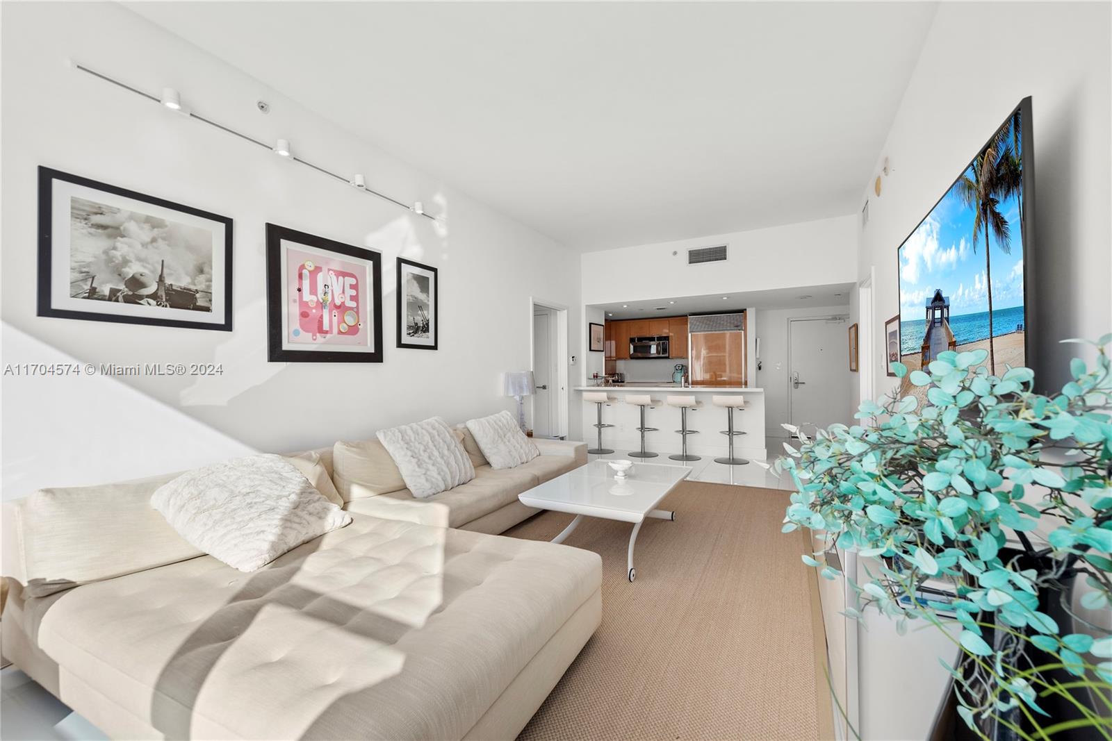 6801 Collins Ave #PH07(Door PH12), Miami Beach FL 33141