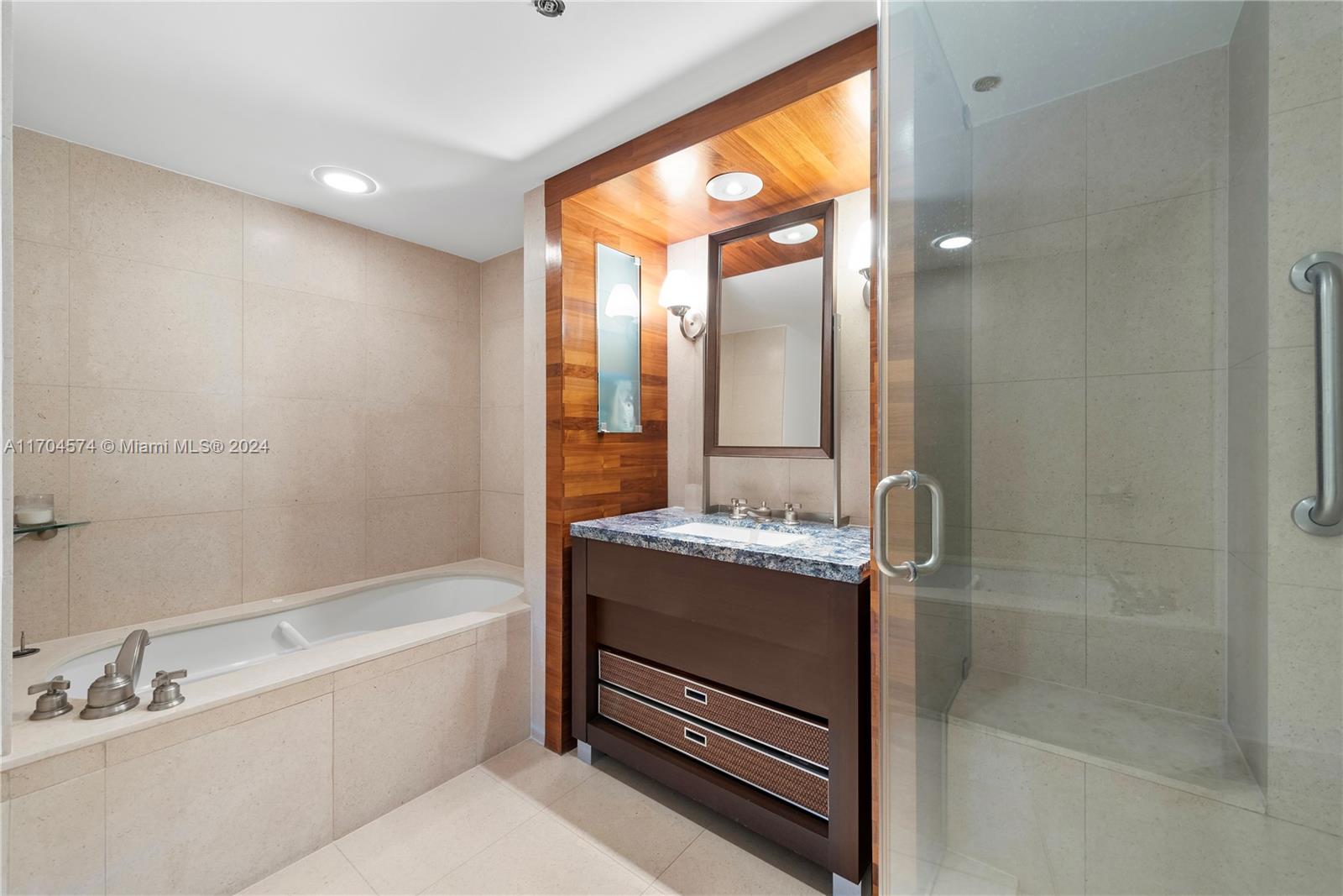6801 Collins Ave #PH07(Door PH12), Miami Beach FL 33141