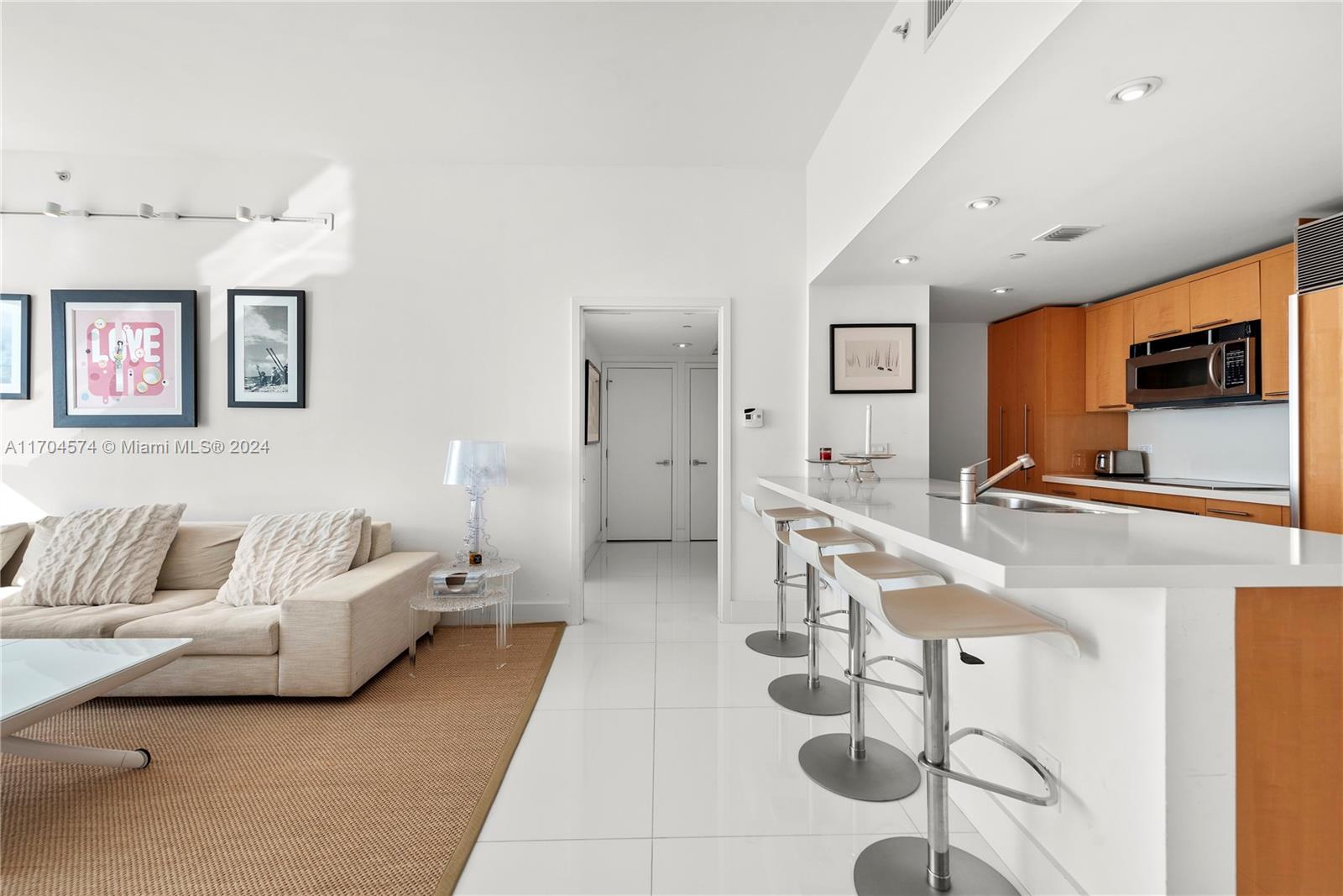 6801 Collins Ave #PH07(Door PH12), Miami Beach FL 33141