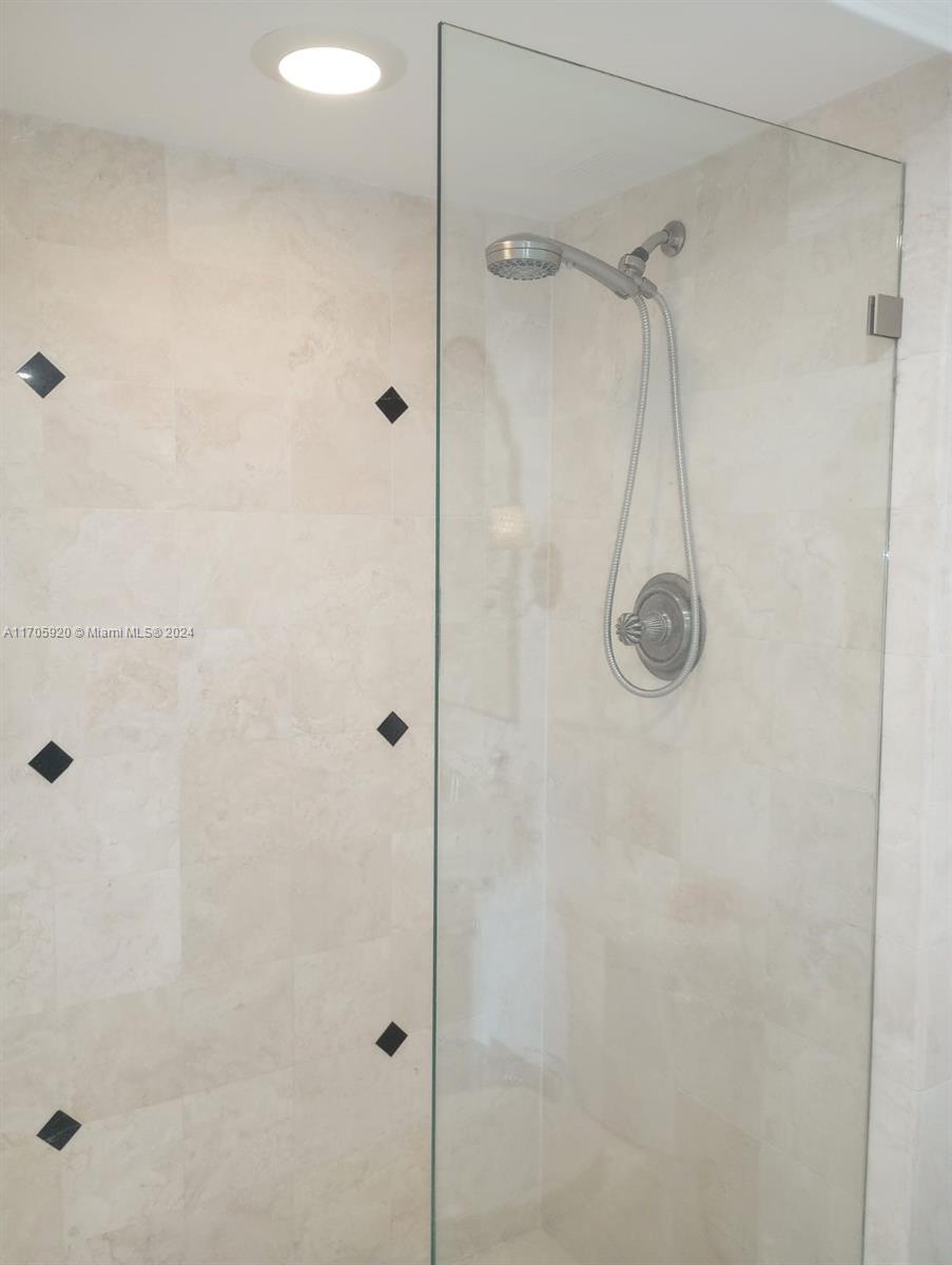 3625 N Country Club Dr #1604, Aventura, Florida image 18