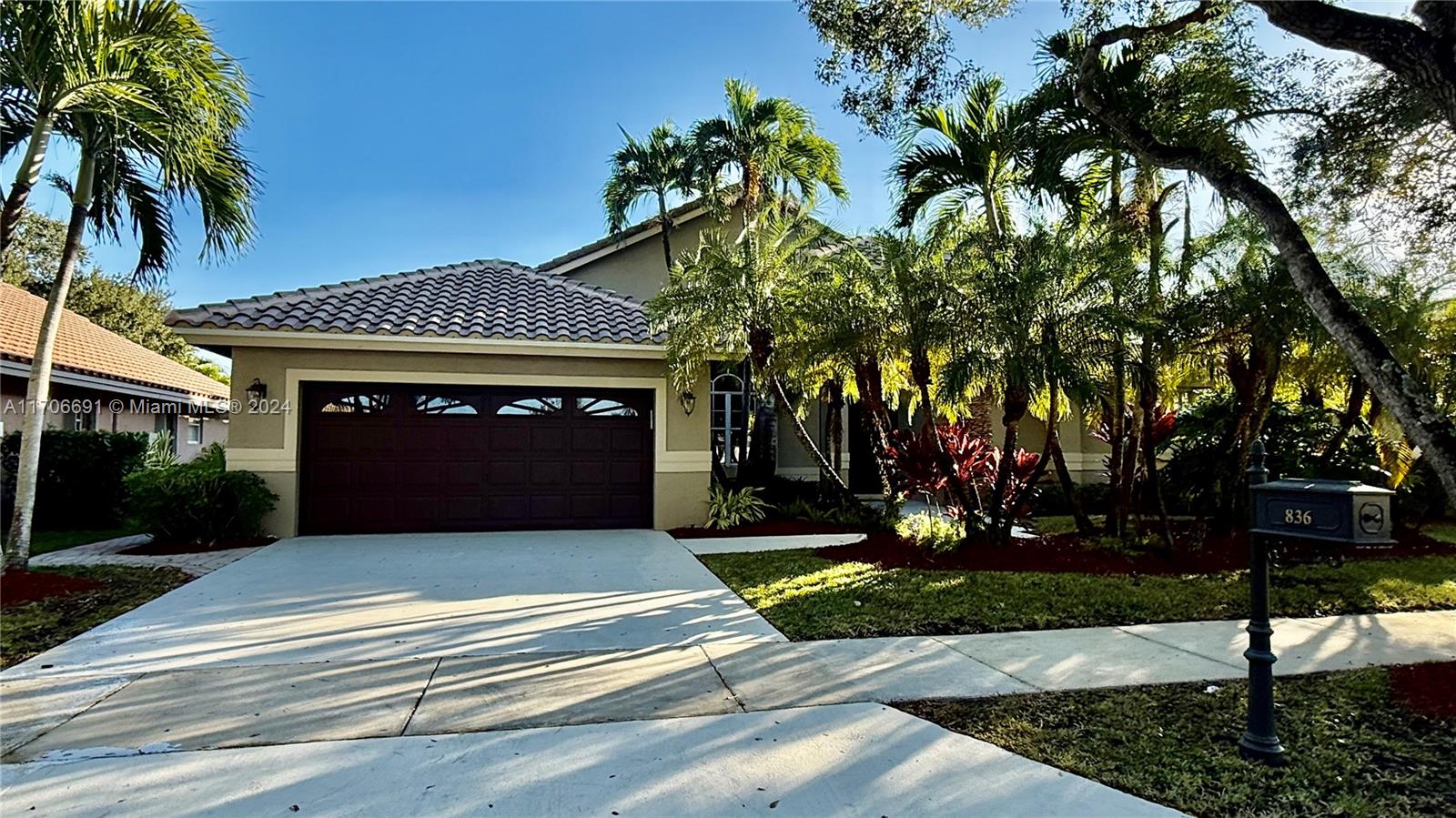 836 Waterview Dr, Weston, Florida image 2