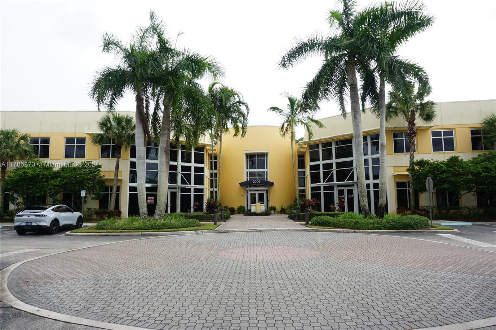 Sub-Lease Opportunity – 7930 Sqft Professional Office Space. Take advantage of this rare vacancy in a premier
professional office building with 2.5 years left on the Lease. Rent includes base rent and CAM. This centrally
located West Palm Beach space offers immediate occupancy in the highly sought-after Vista Business Park, just
north of Okeechobee Blvd and west of the Florida Turnpike. Visible from Okeechobee, the location provides quick
access to the Turnpike, Palm Beach International Airport, and downtown West Palm Beach. Walking distance to
hotels, restaurants, financial services, and golf. Features include impact glass, ample parking, exterior security
lighting, and 24-hour access. Prime corner location at Vista Parkway & Jog Road.Floor plan available to view in MLS attachments.