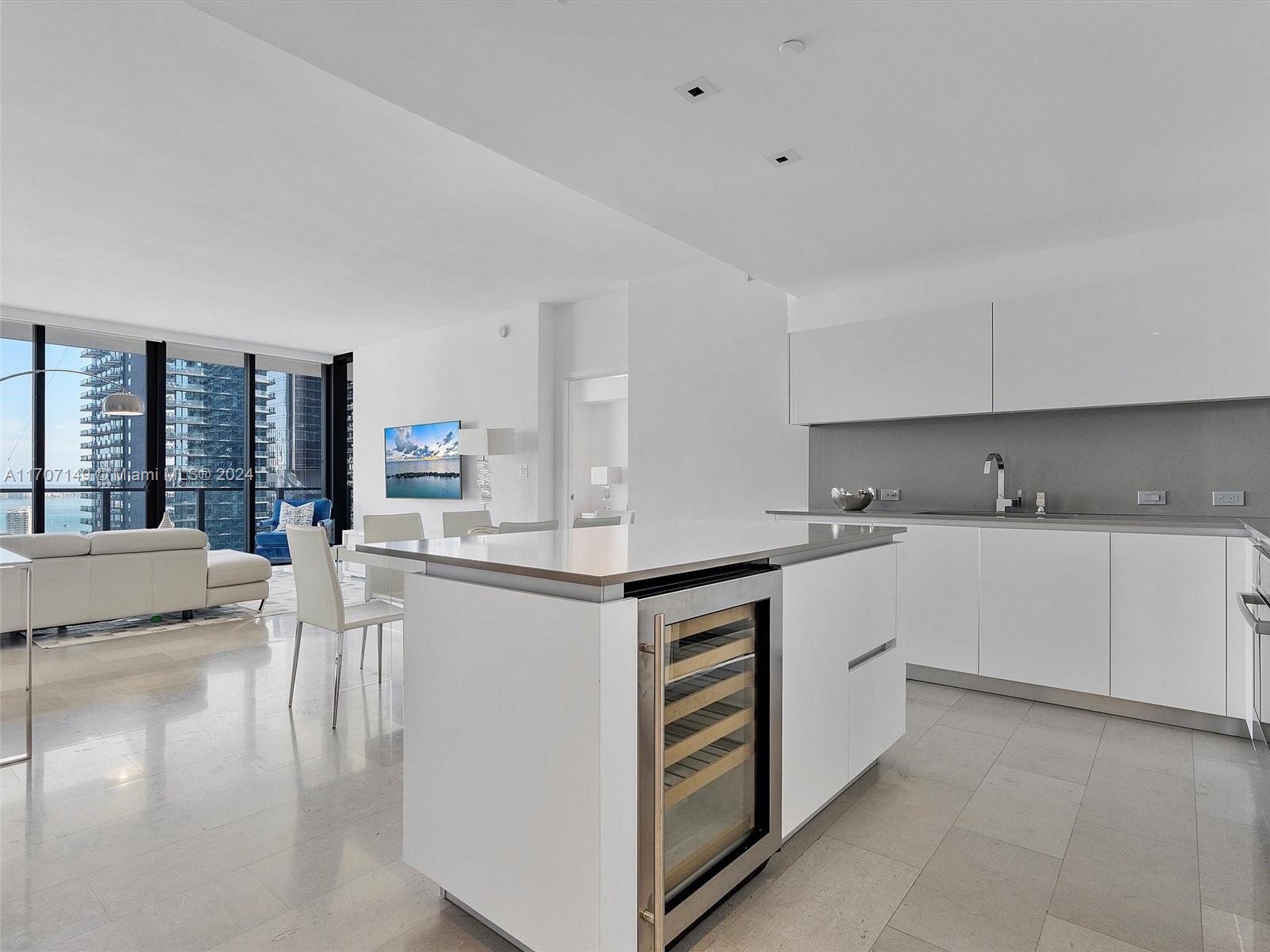 88 SW 7th St #2709, Miami FL 33130