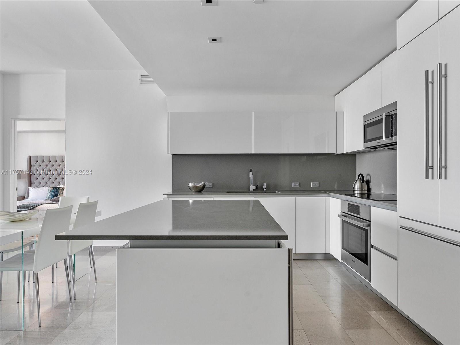 88 SW 7th St #2709, Miami FL 33130