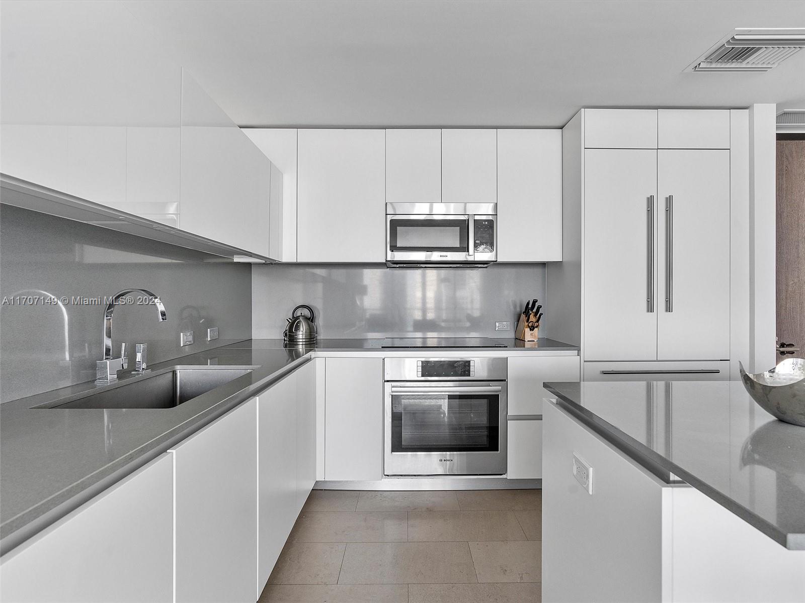 88 SW 7th St #2709, Miami FL 33130