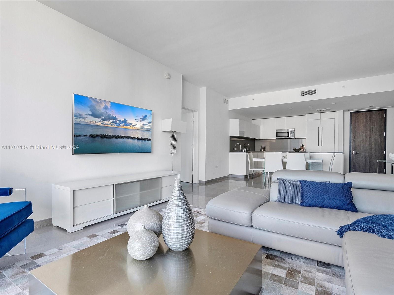 88 SW 7th St #2709, Miami FL 33130