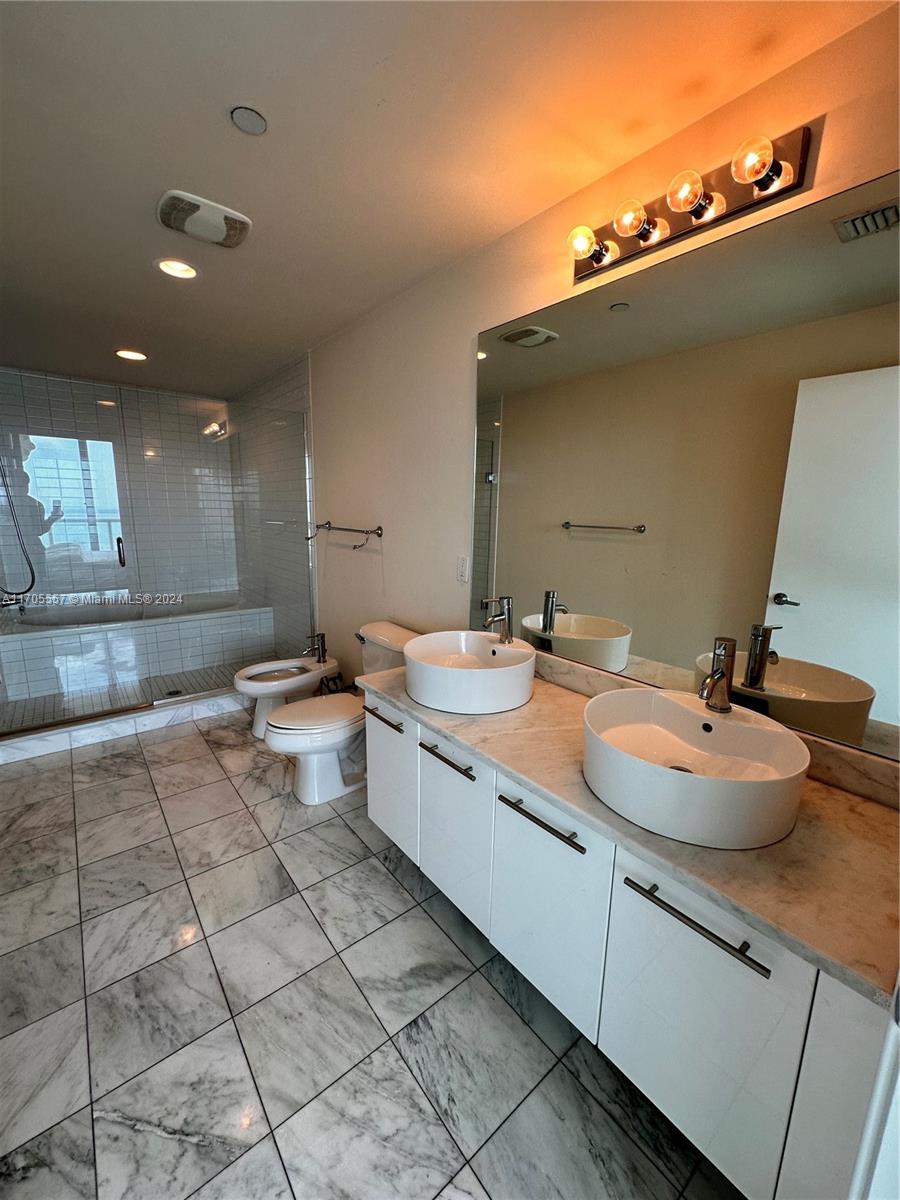 888 Biscayne Blvd #2402, Miami FL 33132