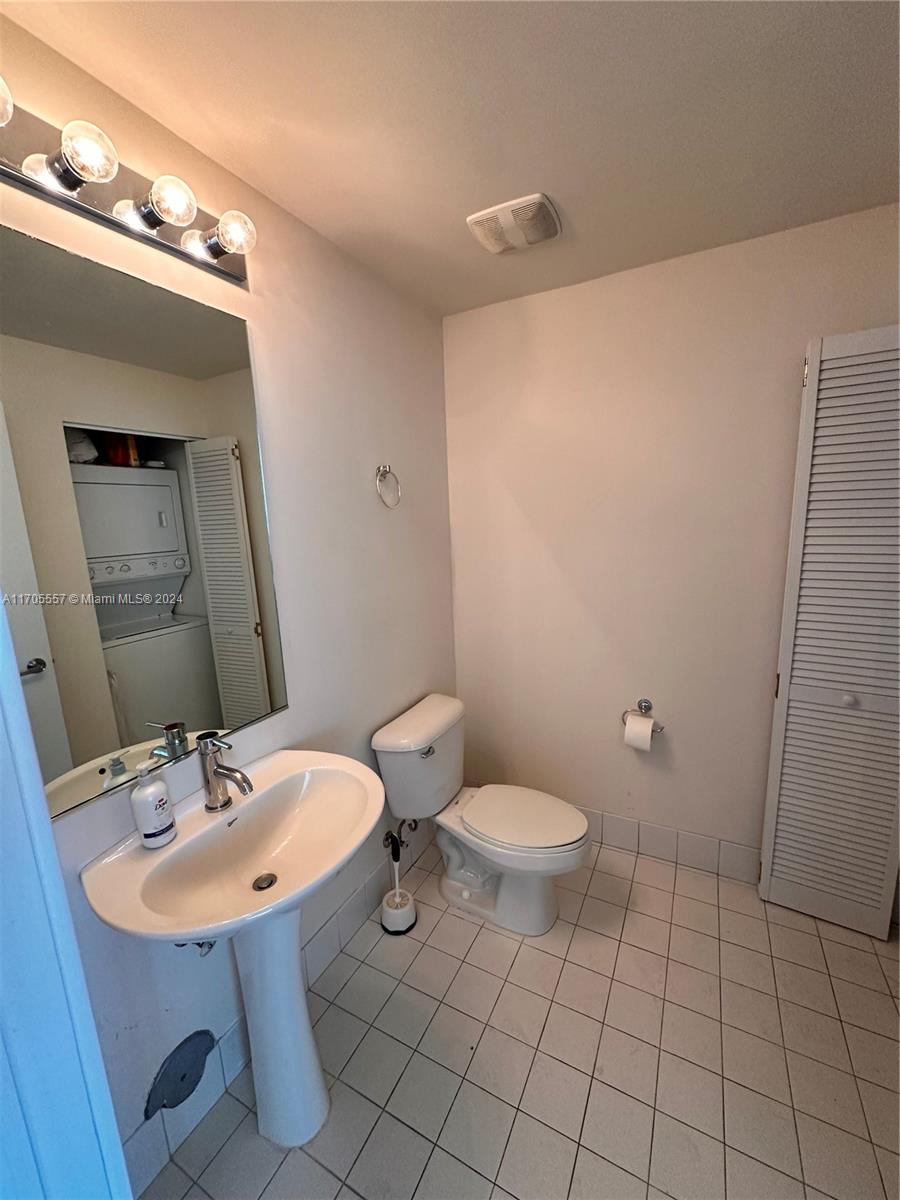 888 Biscayne Blvd #2402, Miami FL 33132