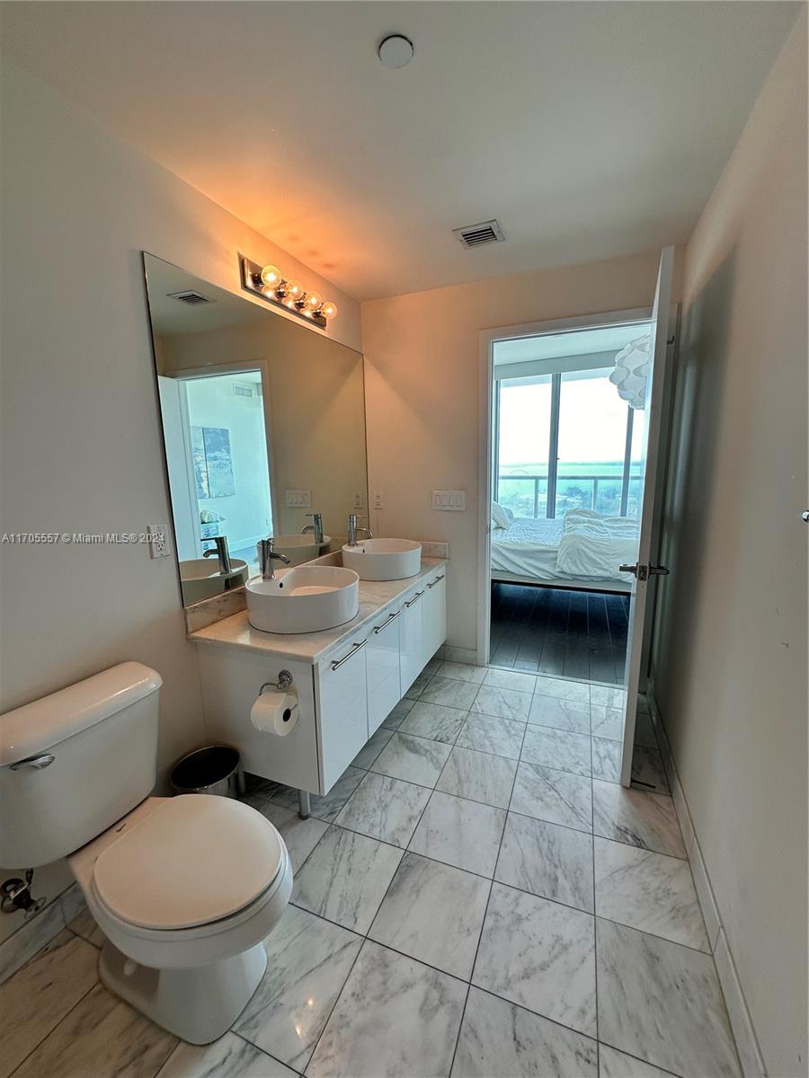 888 Biscayne Blvd #2402, Miami FL 33132