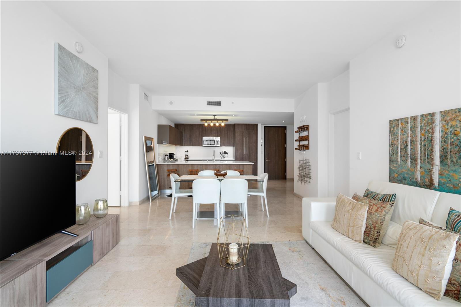 88 SW 7th St #3403, Miami FL 33130