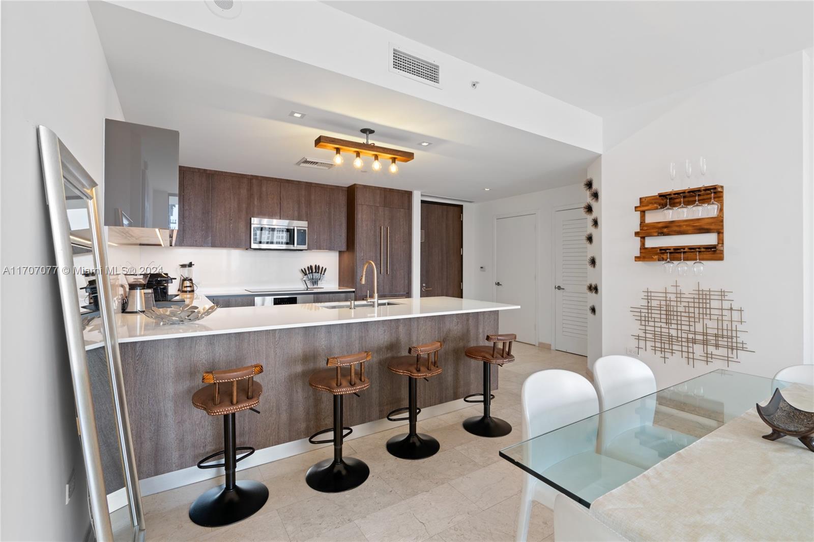 88 SW 7th St #3403, Miami FL 33130