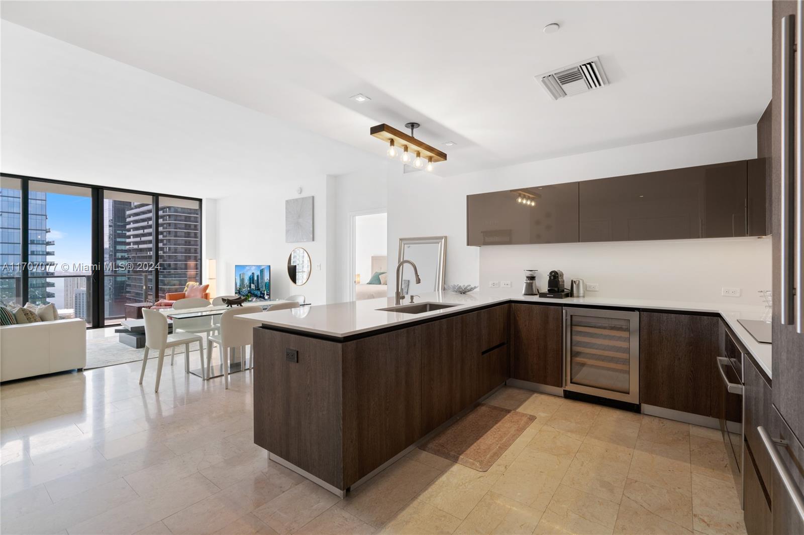 88 SW 7th St #3403, Miami FL 33130