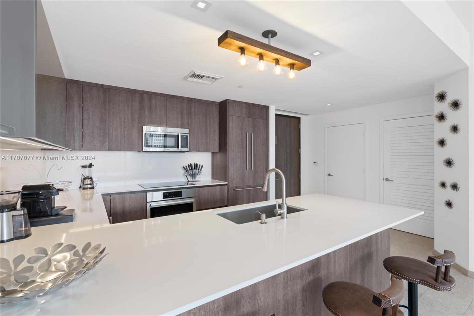 88 SW 7th St #3403, Miami FL 33130