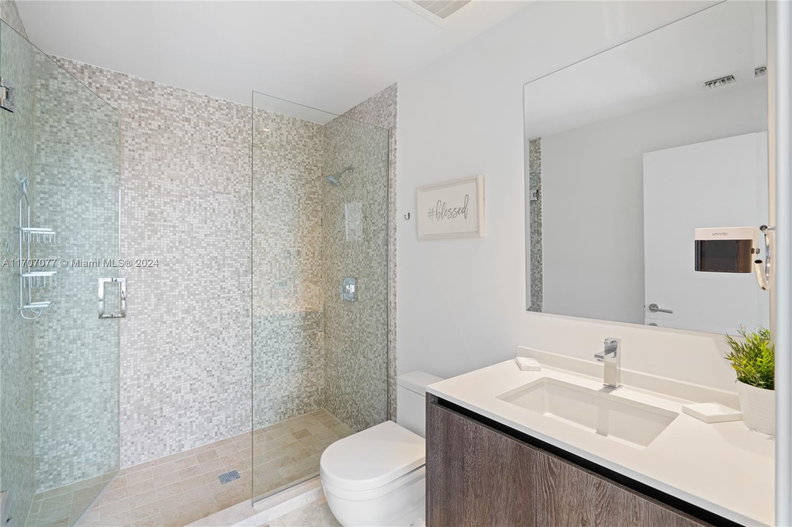 88 SW 7th St #3403, Miami FL 33130